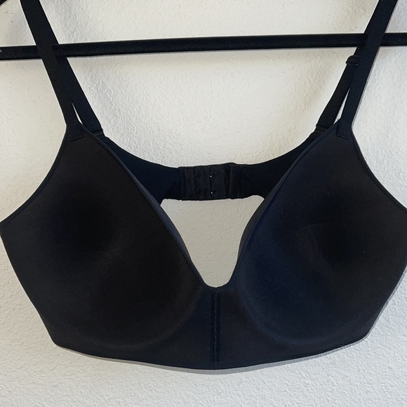 Victoria’s Secret Black t-shirt lightly lined wireless bra - Picture 7 of 11